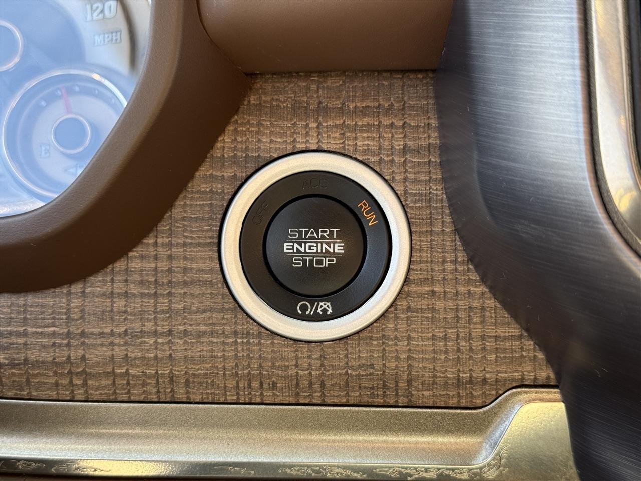 RAM 1500 Longhorn 4x4 Crew Cab 5'7" Box 2020