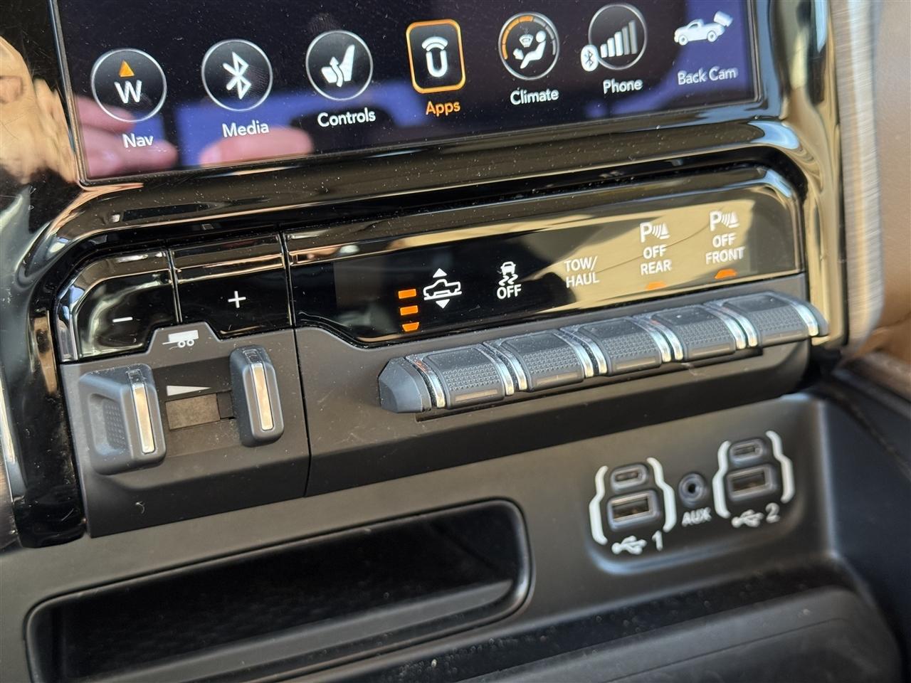 RAM 1500 Longhorn 4x4 Crew Cab 5'7" Box 2020