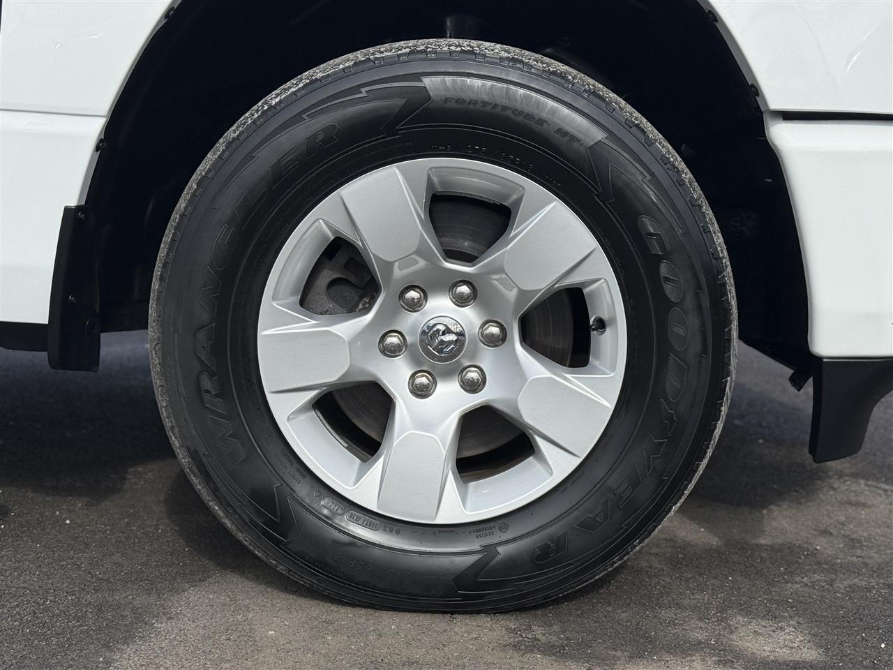 RAM 1500 Big Horn 4x4 Quad Cab 6'4" Box 2022