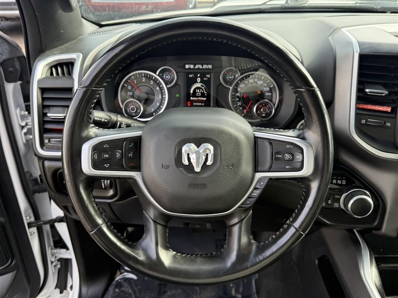 RAM 1500 Big Horn 4x4 Quad Cab 6'4" Box 2022