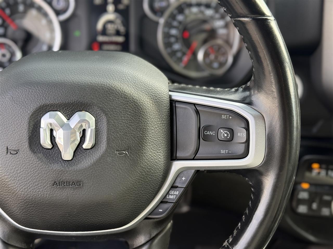 RAM 1500 Big Horn 4x4 Quad Cab 6'4" Box 2022