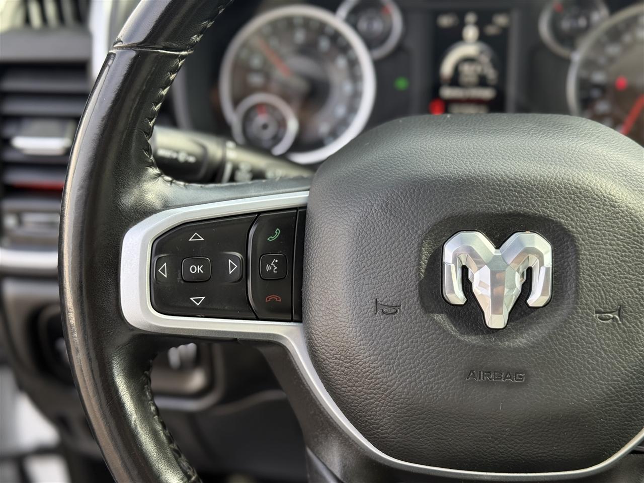 RAM 1500 Big Horn 4x4 Quad Cab 6'4" Box 2022