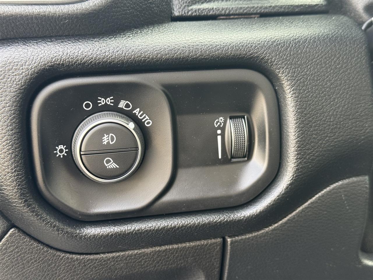 RAM 1500 Big Horn 4x4 Quad Cab 6'4" Box 2022