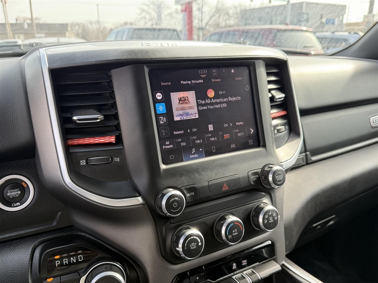 RAM 1500 Big Horn 4x4 Quad Cab 6'4" Box 2022