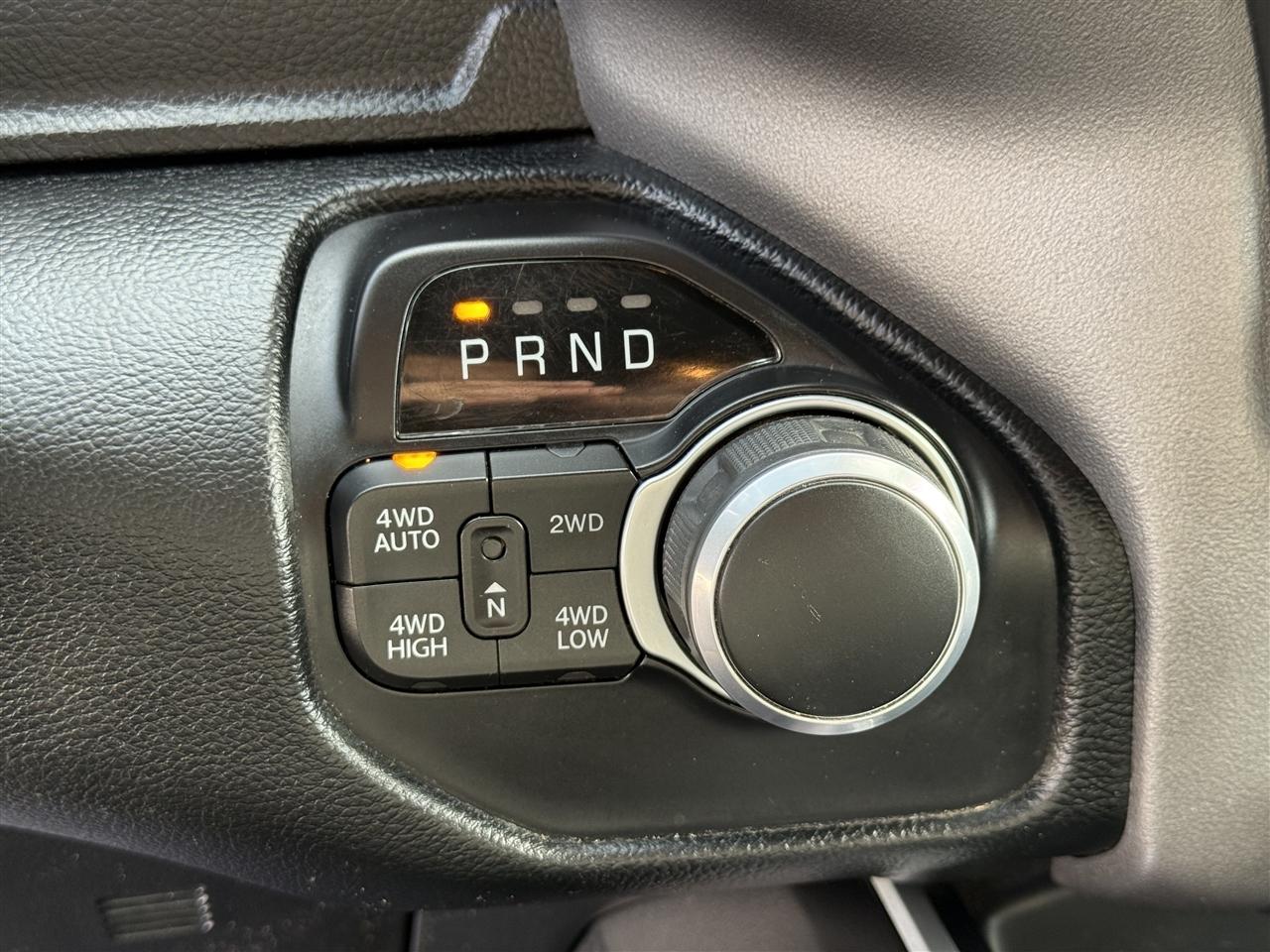 RAM 1500 Big Horn 4x4 Quad Cab 6'4" Box 2022