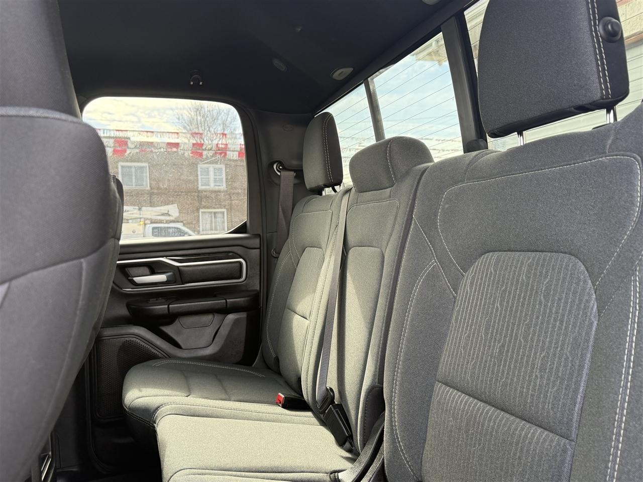 RAM 1500 Big Horn 4x4 Quad Cab 6'4" Box 2022