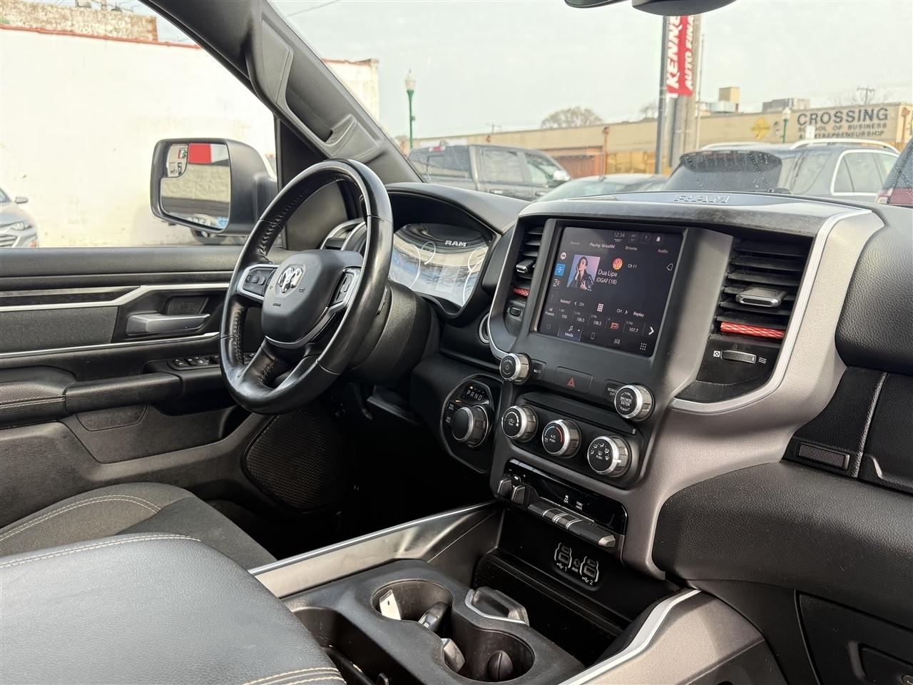 RAM 1500 Big Horn 4x4 Quad Cab 6'4" Box 2022