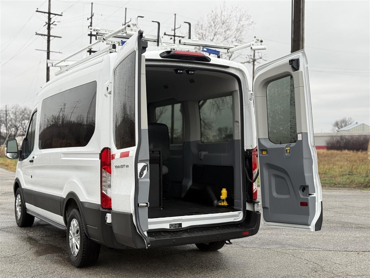 Ford Transit Passenger Wagon T-150 130" Med Roof XLT Sliding RH Dr 2019