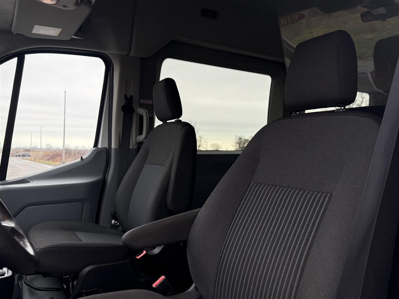 Ford Transit Passenger Wagon T-150 130" Med Roof XLT Sliding RH Dr 2019