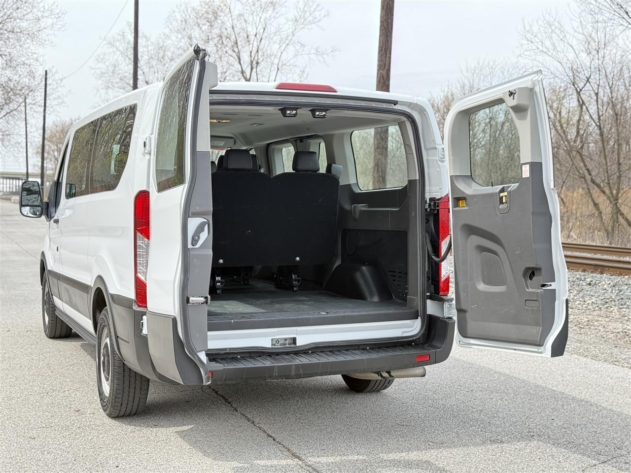 Ford Transit Passenger Wagon T-150 130" Low Roof XLT RWD 2020