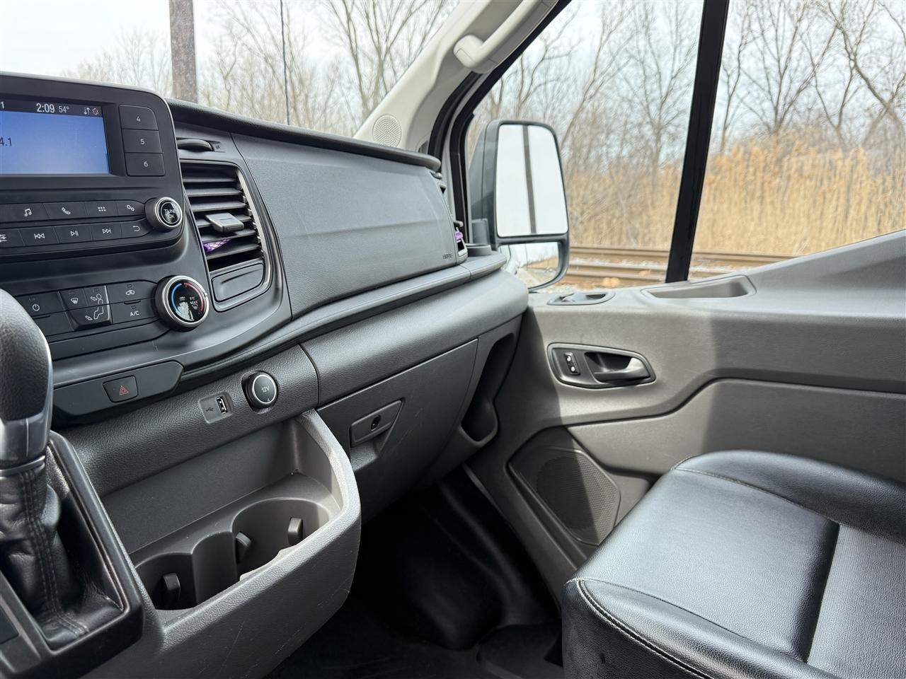 Ford Transit Passenger Wagon T-150 130" Low Roof XLT RWD 2020