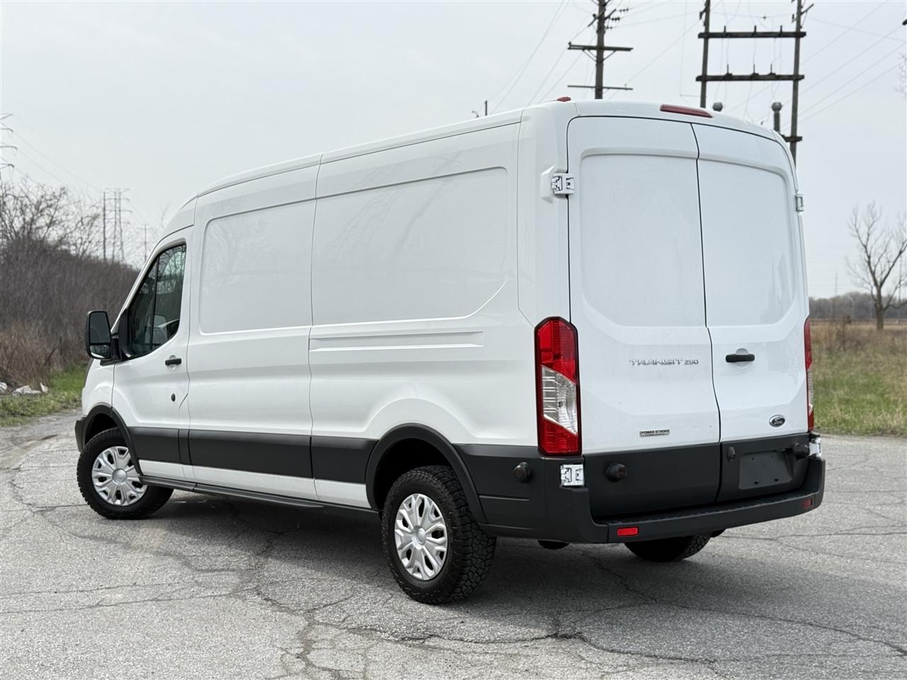 Ford Transit Van T-250 148" Med Rf 9000 GVWR Sliding RH Dr 2017