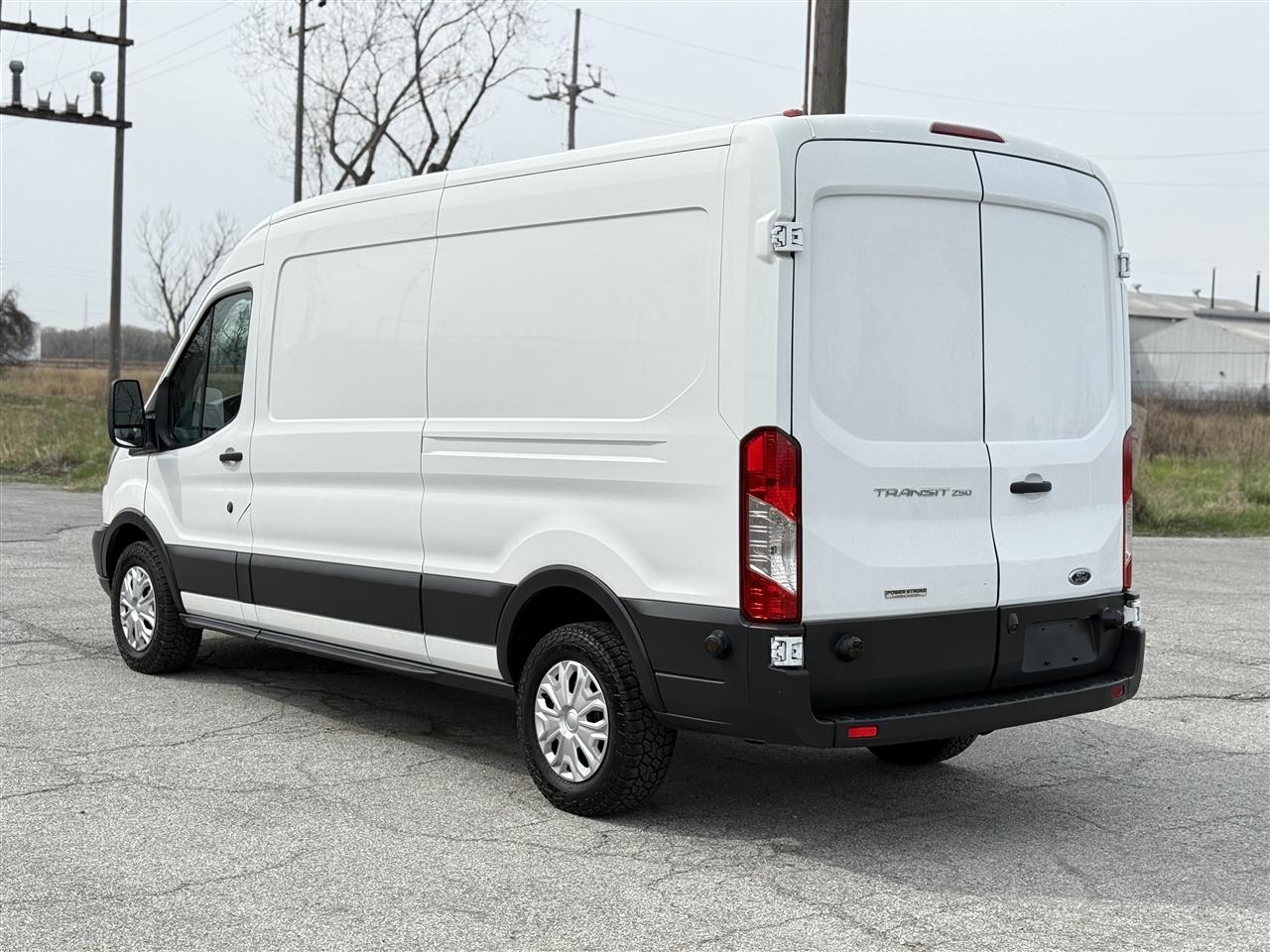 Ford Transit Van T-250 148" Med Rf 9000 GVWR Sliding RH Dr 2017