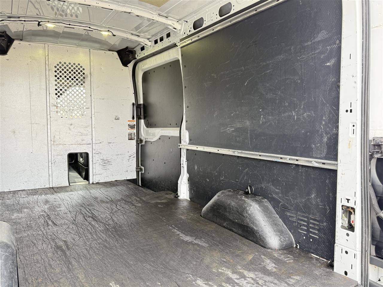 Ford Transit Van T-250 148" Med Rf 9000 GVWR Sliding RH Dr 2017