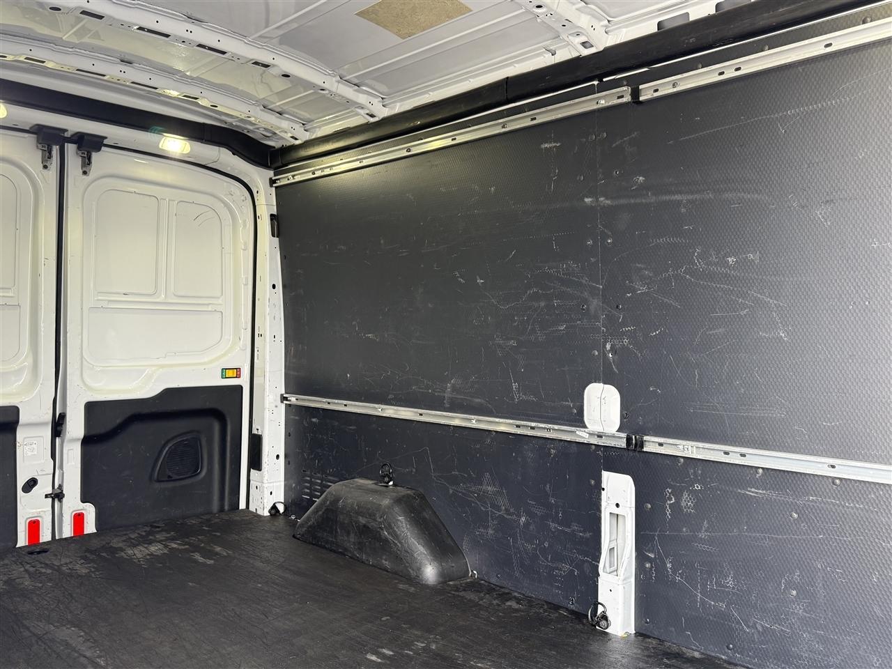 Ford Transit Van T-250 148" Med Rf 9000 GVWR Sliding RH Dr 2017