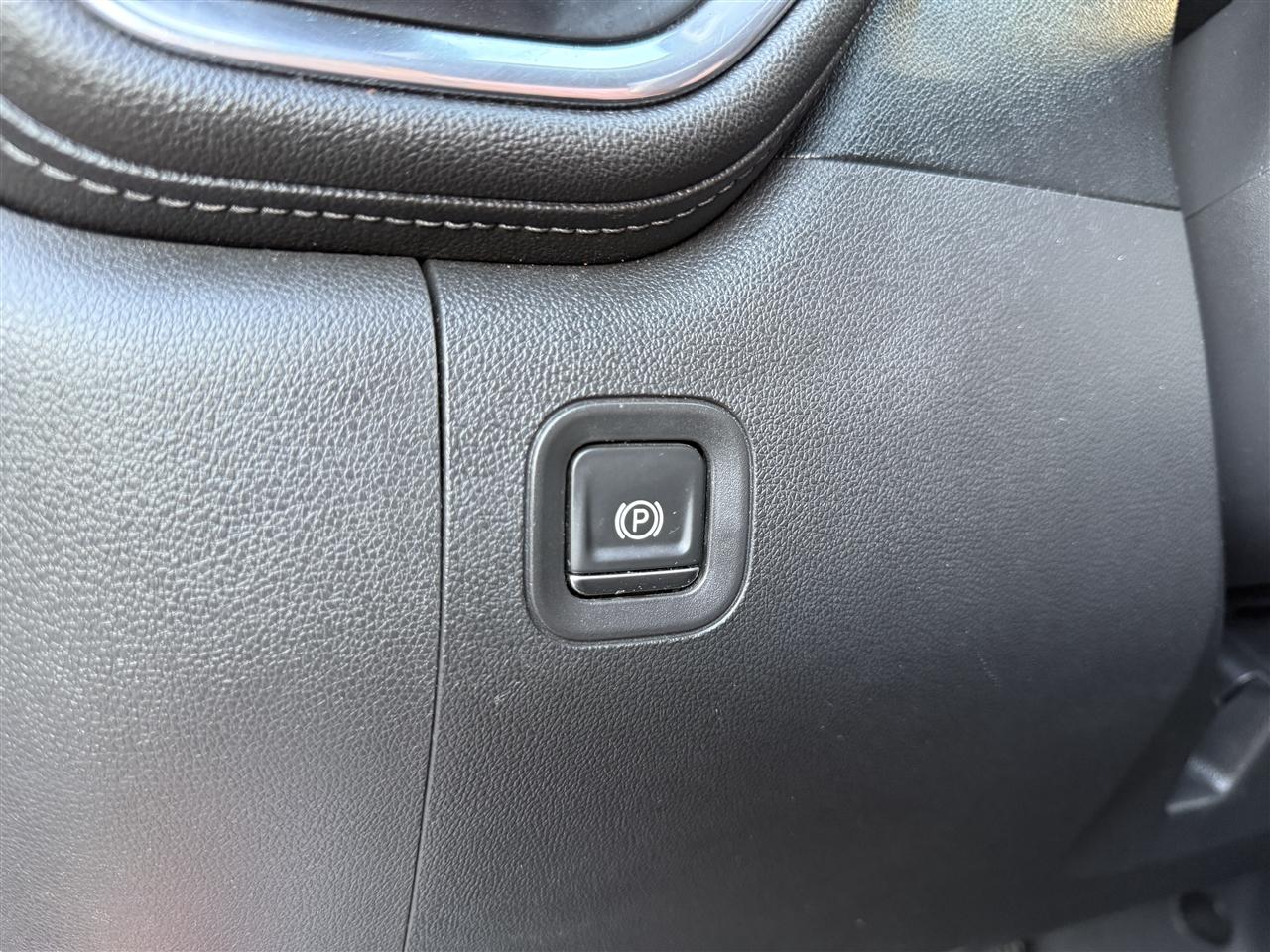 Chevrolet Silverado 1500 2WD Crew Cab 147" LT 2020