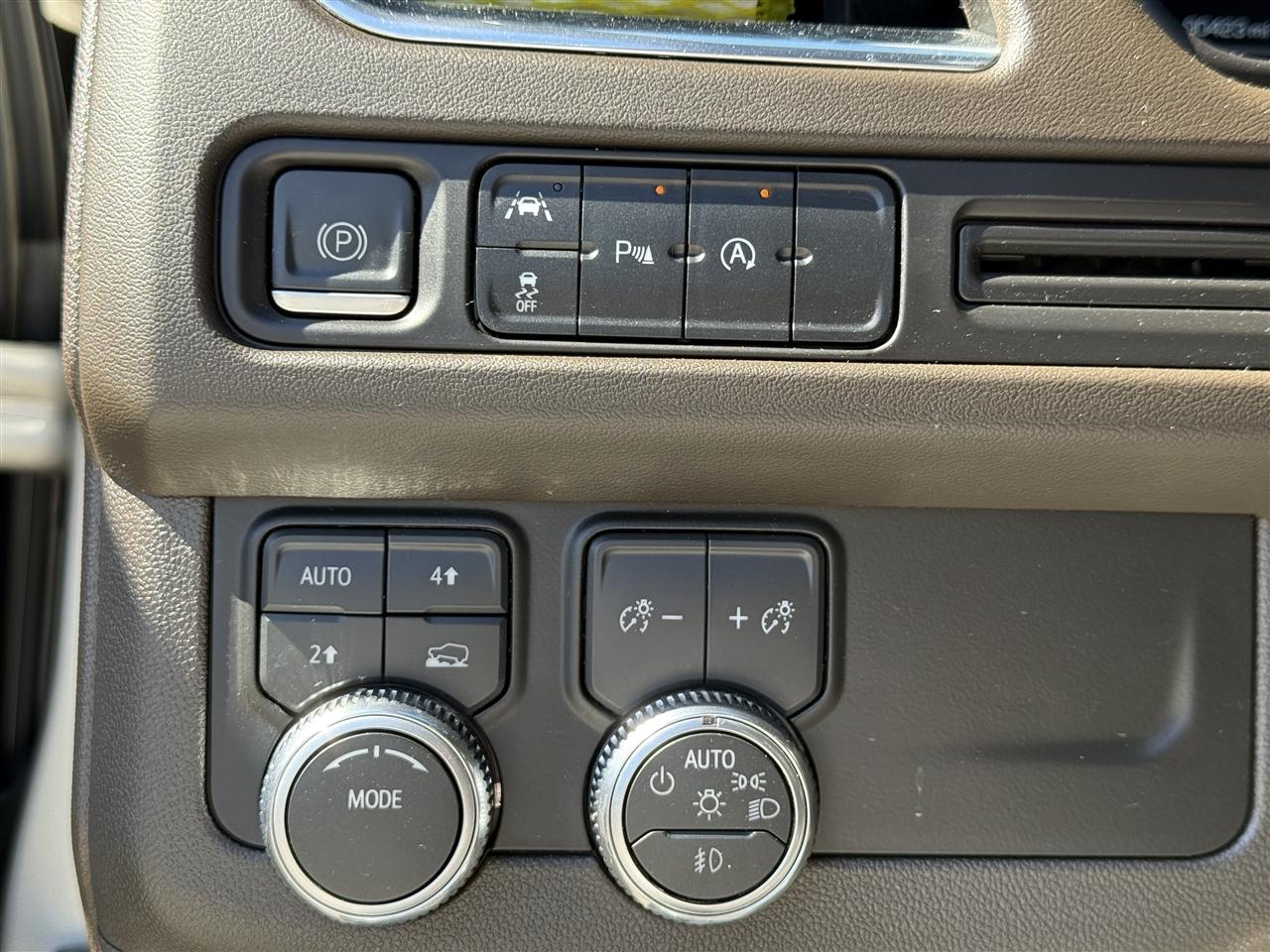 GMC Yukon XL 4WD 4dr SLT 2023