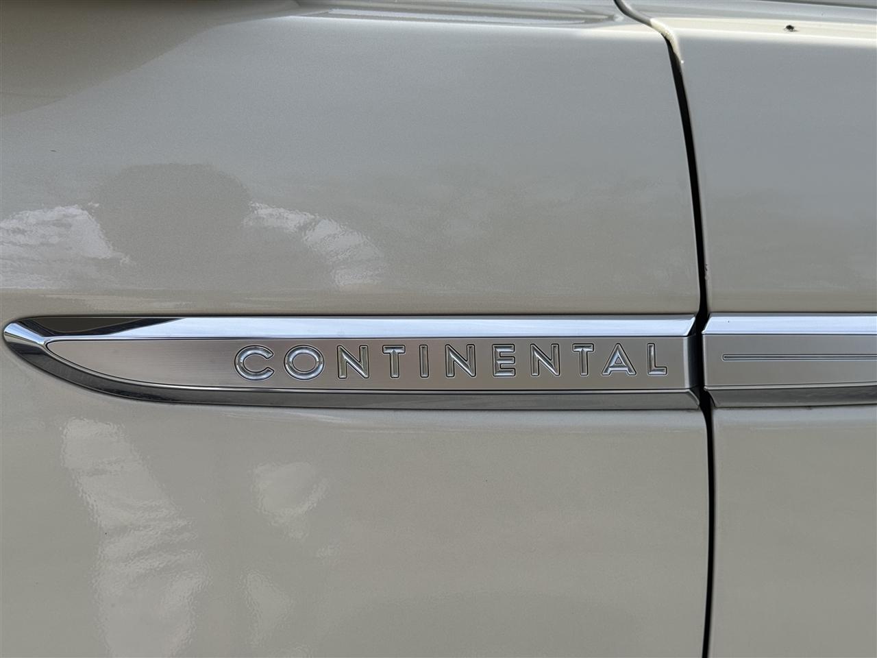 Lincoln Continental Reserve AWD 2018