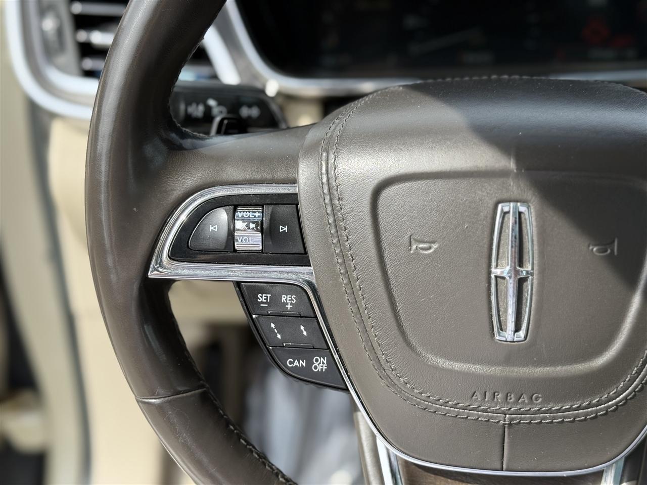 Lincoln Continental Reserve AWD 2018