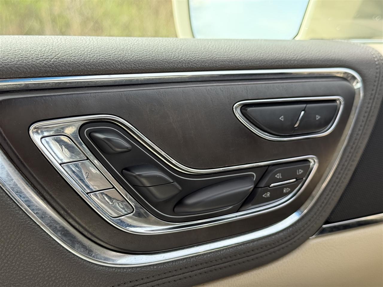 Lincoln Continental Reserve AWD 2018