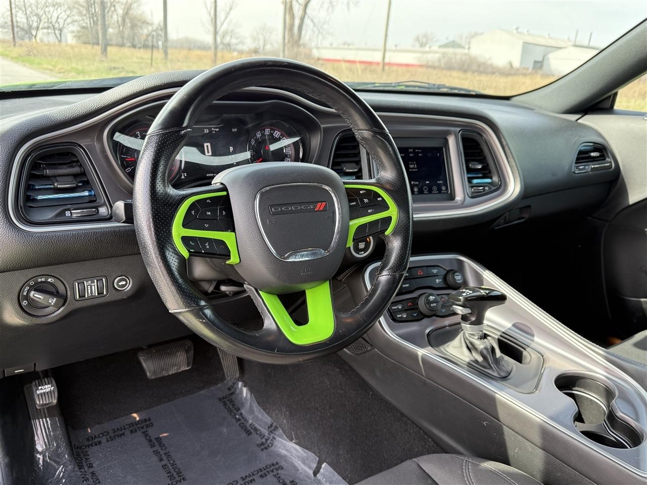 Dodge Challenger SXT RWD 2019