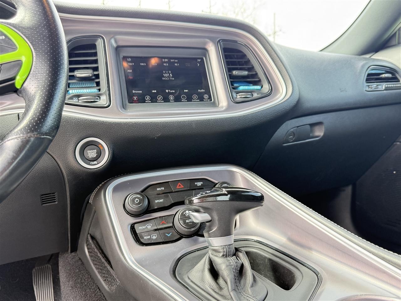 Dodge Challenger SXT RWD 2019