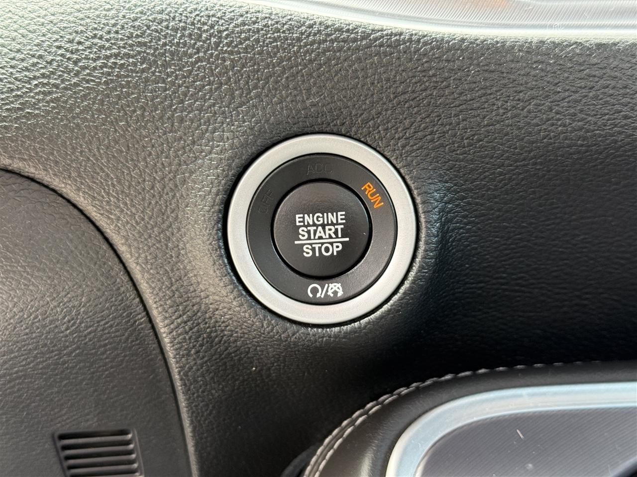 Dodge Challenger SXT RWD 2019