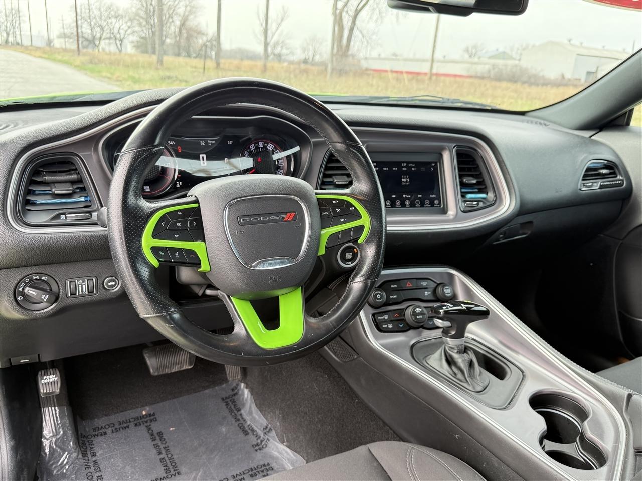 Dodge Challenger SXT RWD 2019