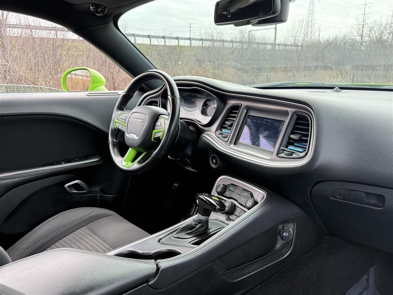 Dodge Challenger SXT RWD 2019