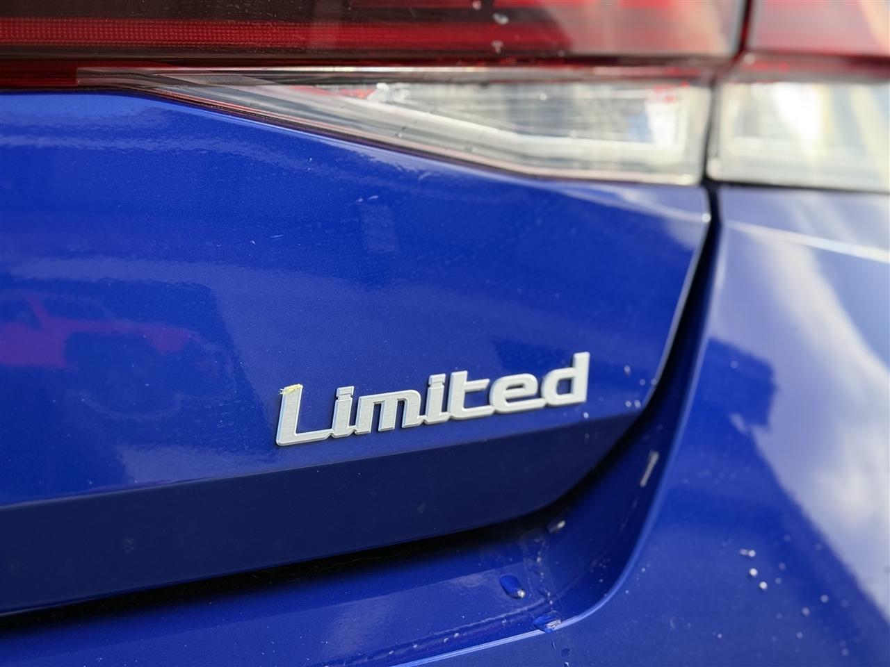 Hyundai Elantra Limited IVT 2025