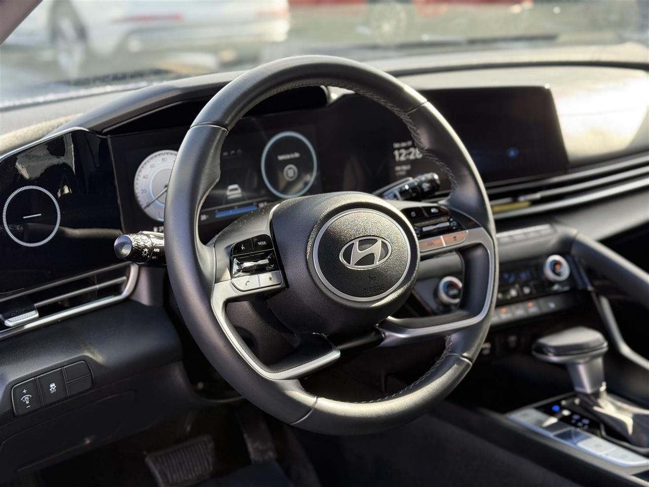 Hyundai Elantra Limited IVT 2025