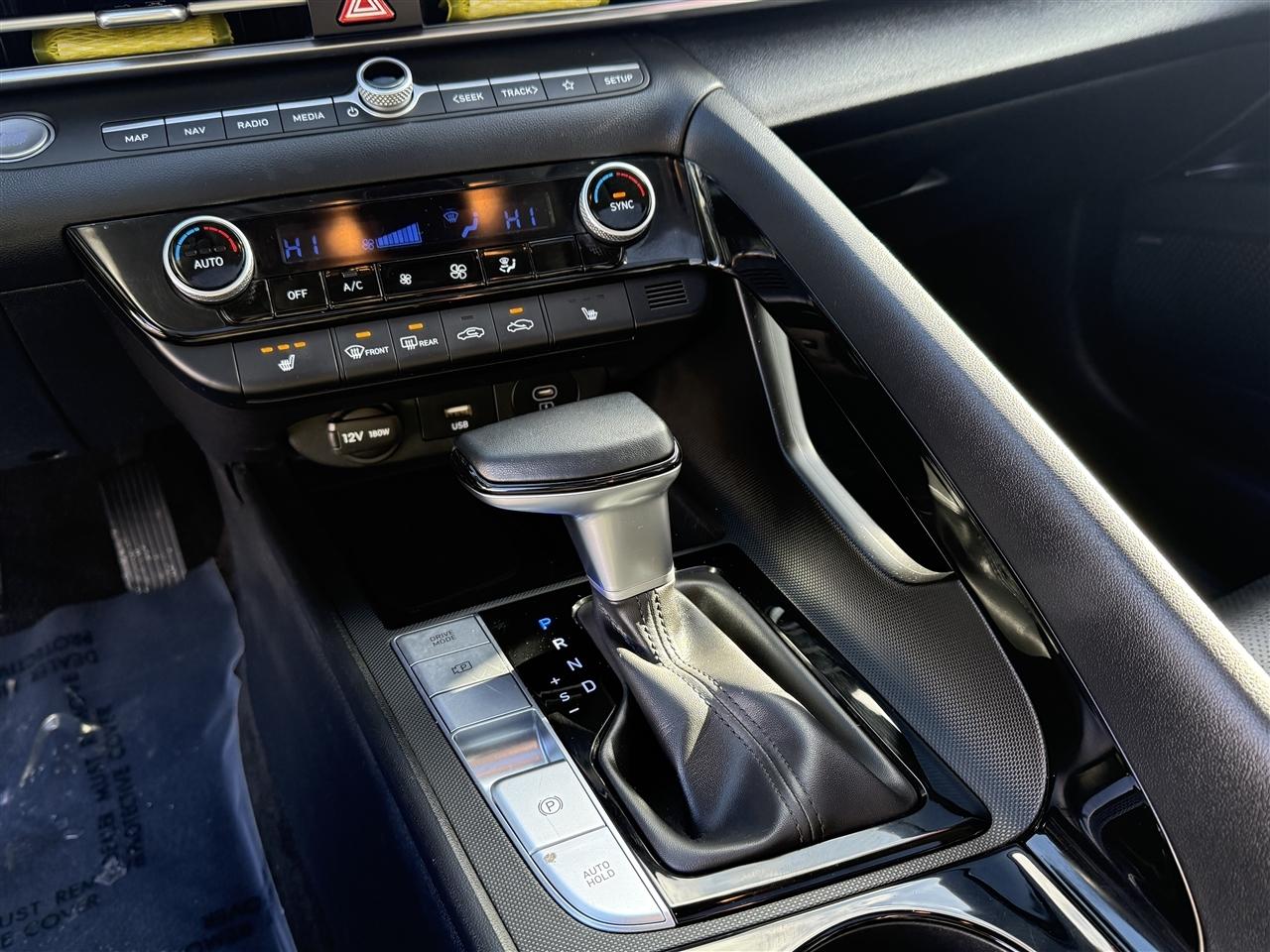 Hyundai Elantra Limited IVT 2025