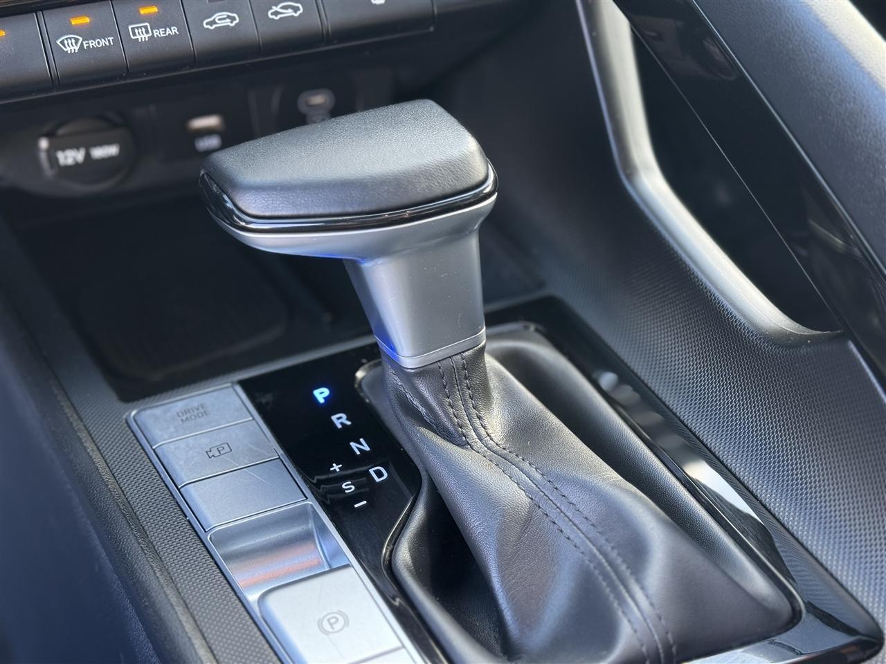 Hyundai Elantra Limited IVT 2025