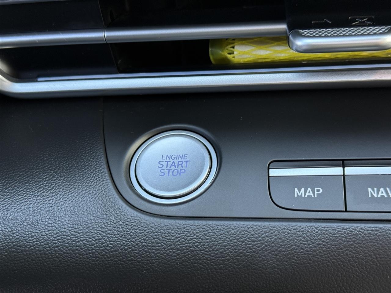 Hyundai Elantra Limited IVT 2025