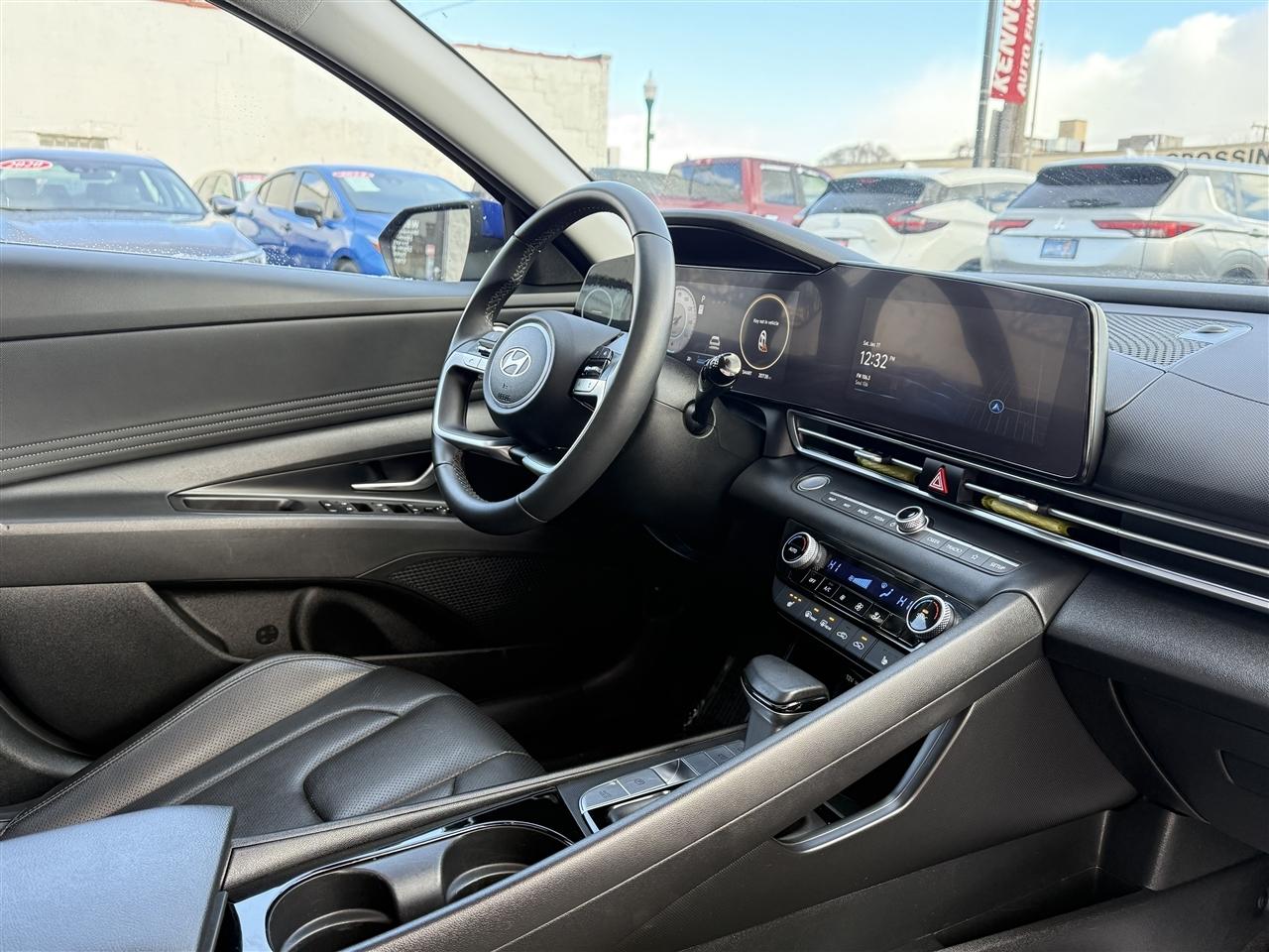 Hyundai Elantra Limited IVT 2025