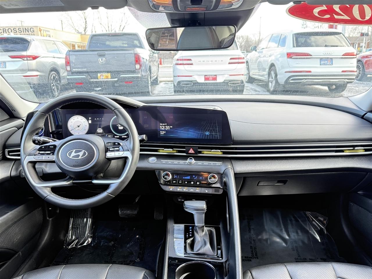 Hyundai Elantra Limited IVT 2025