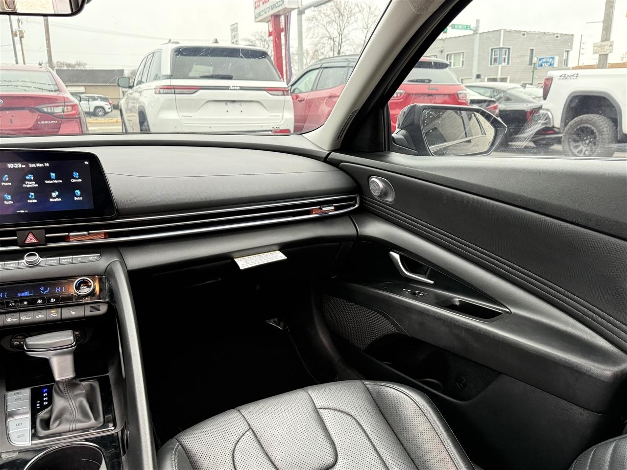 Hyundai Elantra Limited IVT 2023