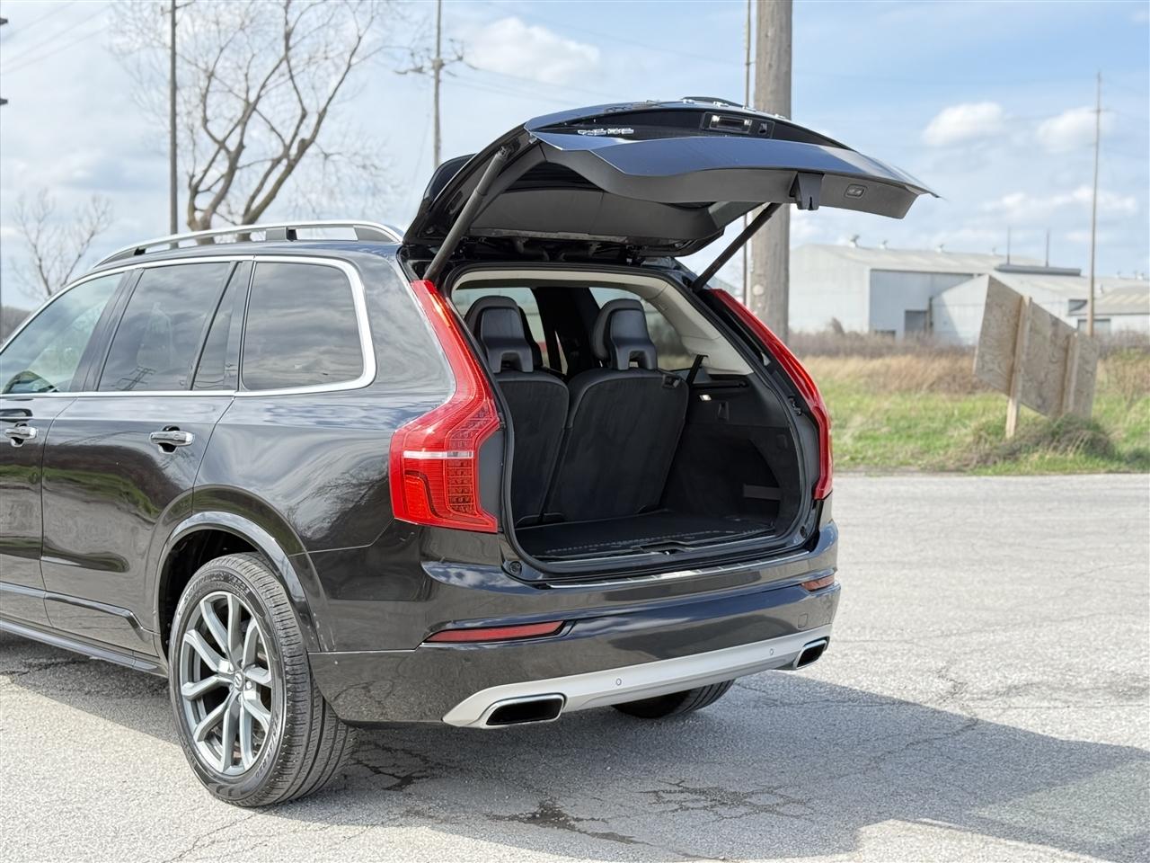 Volvo XC90 T6 AWD 7-Passenger Momentum 2017