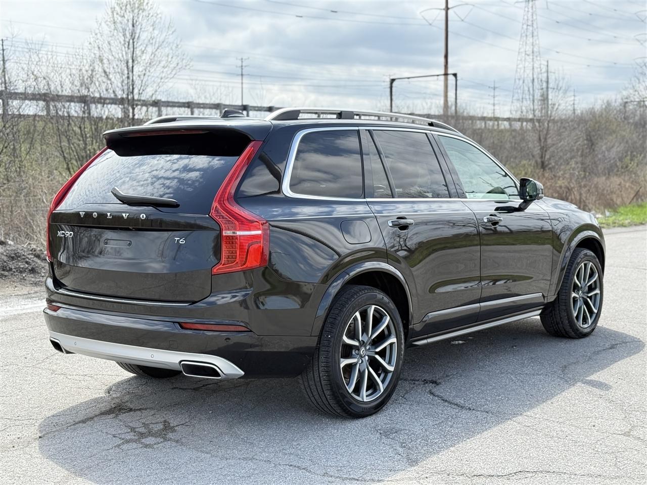 Volvo XC90 T6 AWD 7-Passenger Momentum 2017