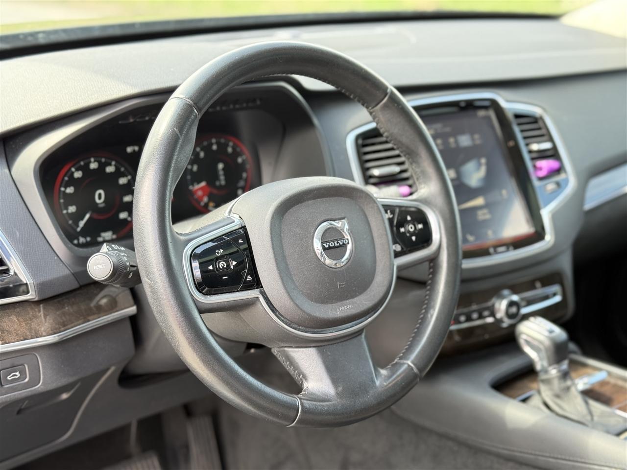 Volvo XC90 T6 AWD 7-Passenger Momentum 2017