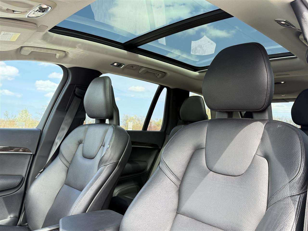 Volvo XC90 T6 AWD 7-Passenger Momentum 2017