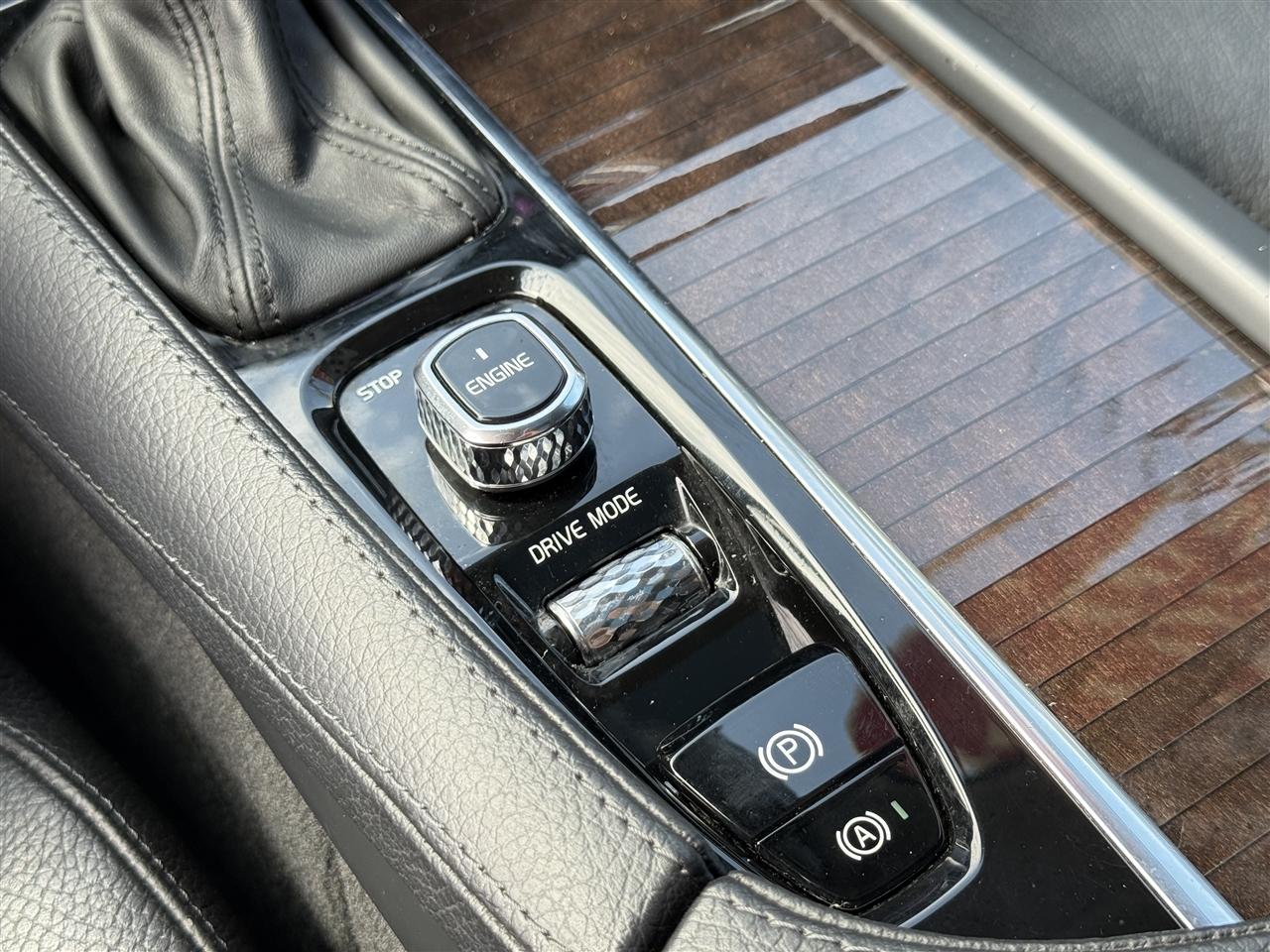 Volvo XC90 T6 AWD 7-Passenger Momentum 2017