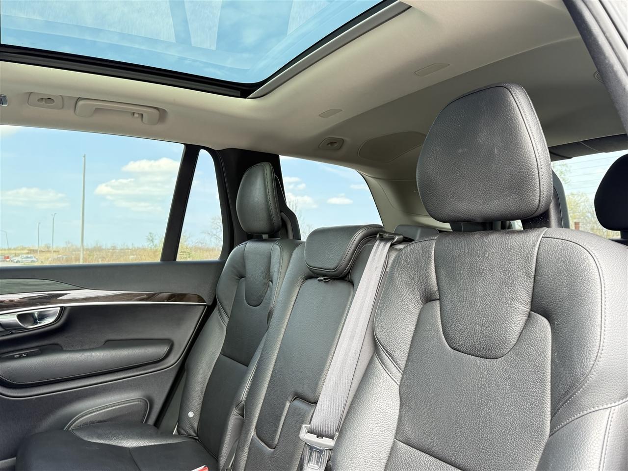 Volvo XC90 T6 AWD 7-Passenger Momentum 2017