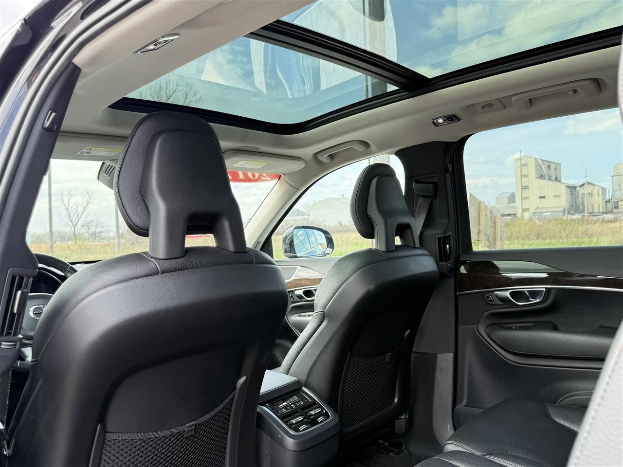 Volvo XC90 T6 AWD 7-Passenger Momentum 2017