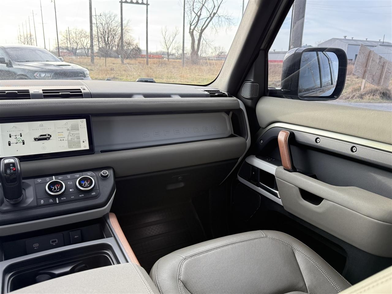 Land Rover Defender 110 SE AWD 2023