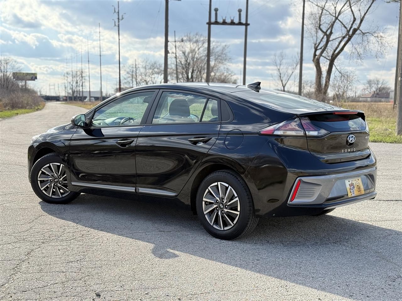 Hyundai Ioniq Electric SE Hatchback 2021