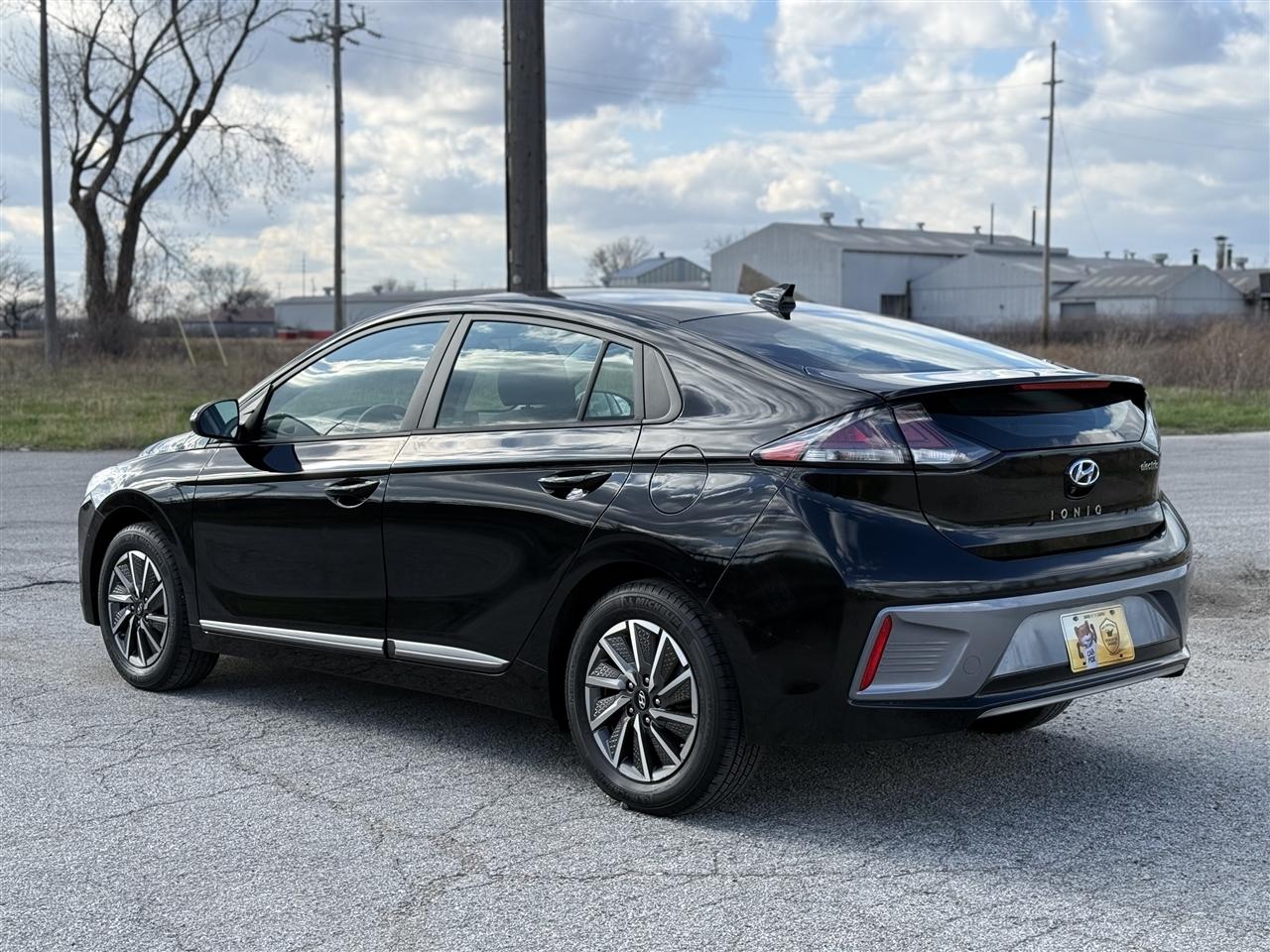 Hyundai Ioniq Electric SE Hatchback 2021