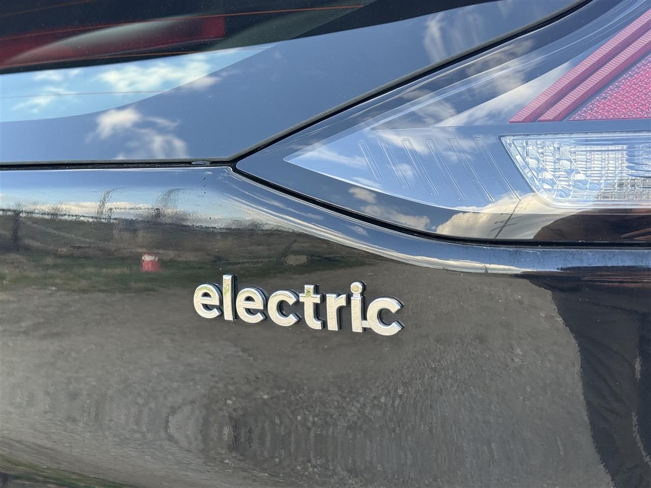 Hyundai Ioniq Electric SE Hatchback 2021