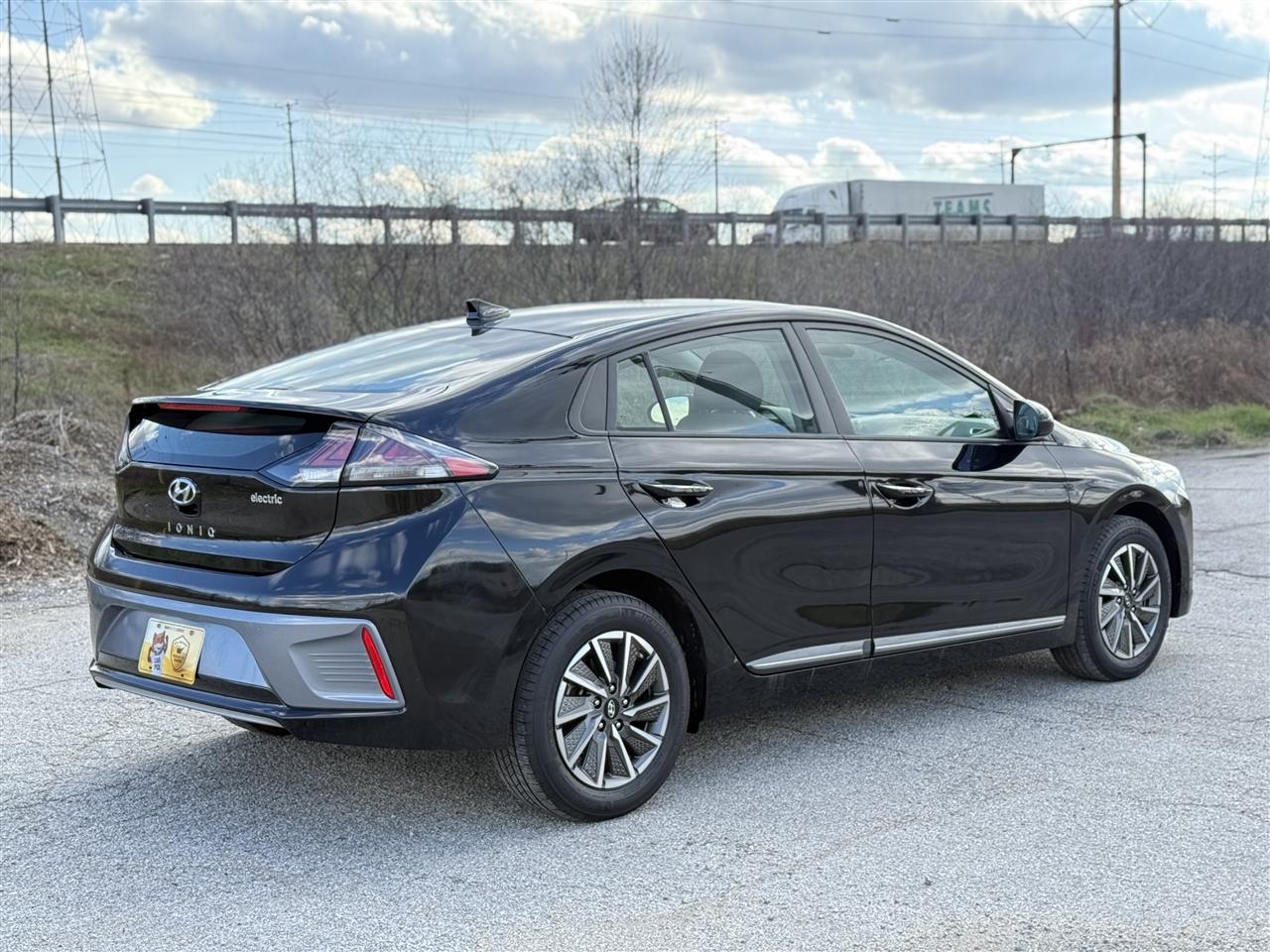 Hyundai Ioniq Electric SE Hatchback 2021