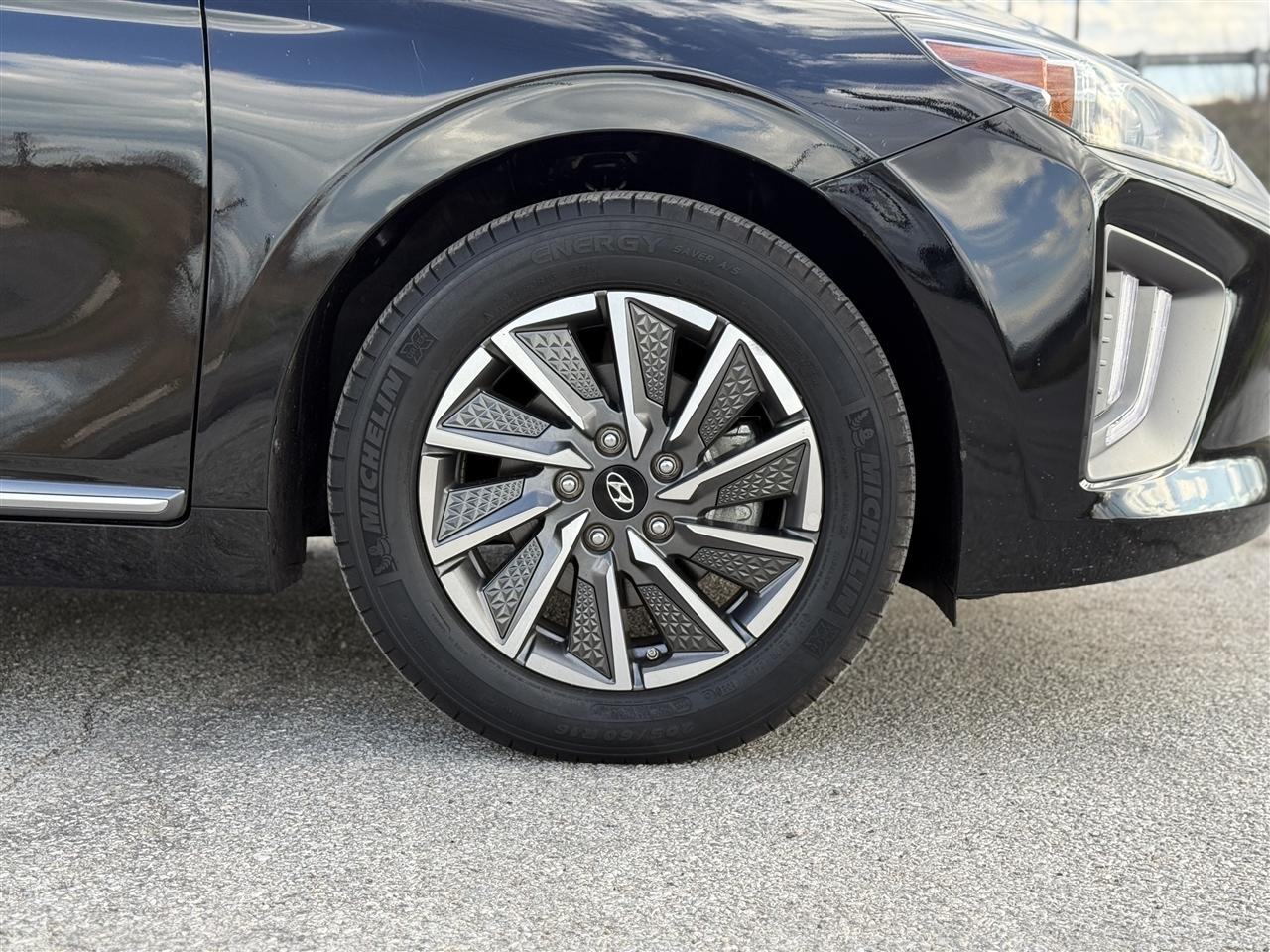 Hyundai Ioniq Electric SE Hatchback 2021